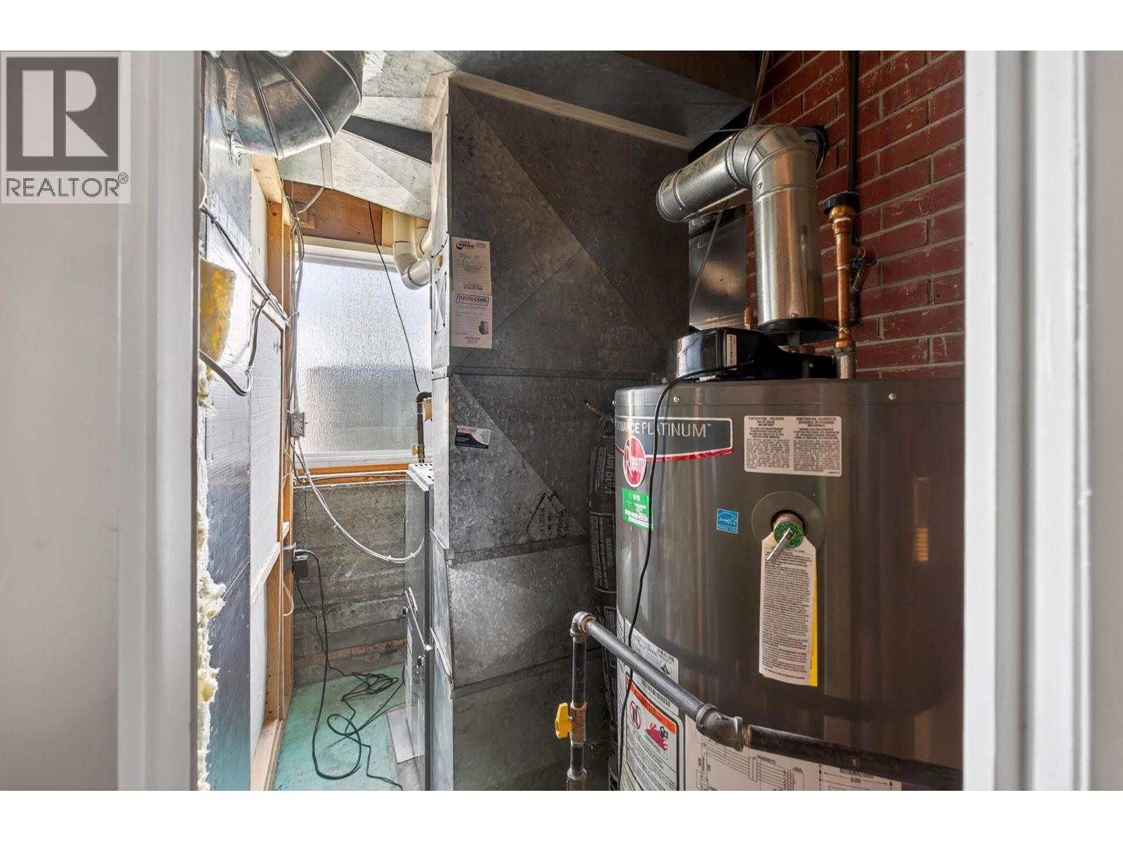 640 FRASER Street - 48