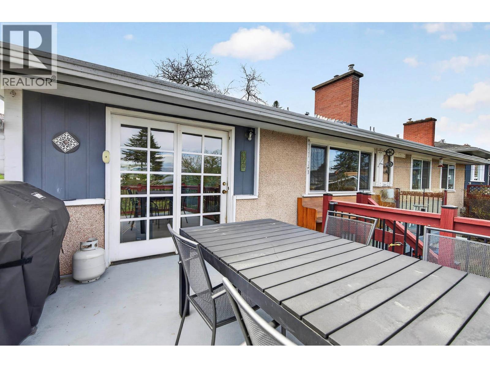 640 FRASER Street - 55