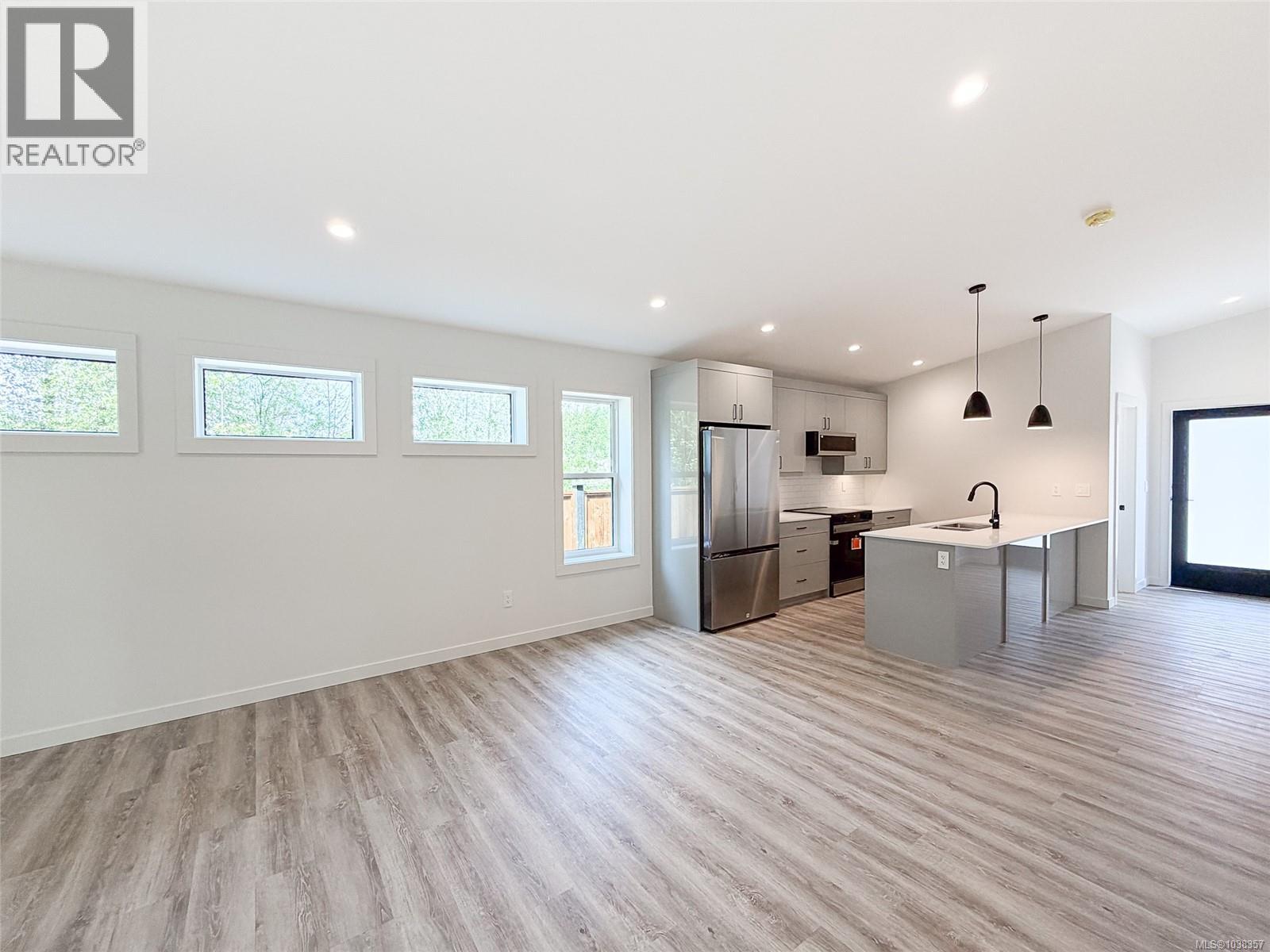 #31 3025 Royston Rd - 6