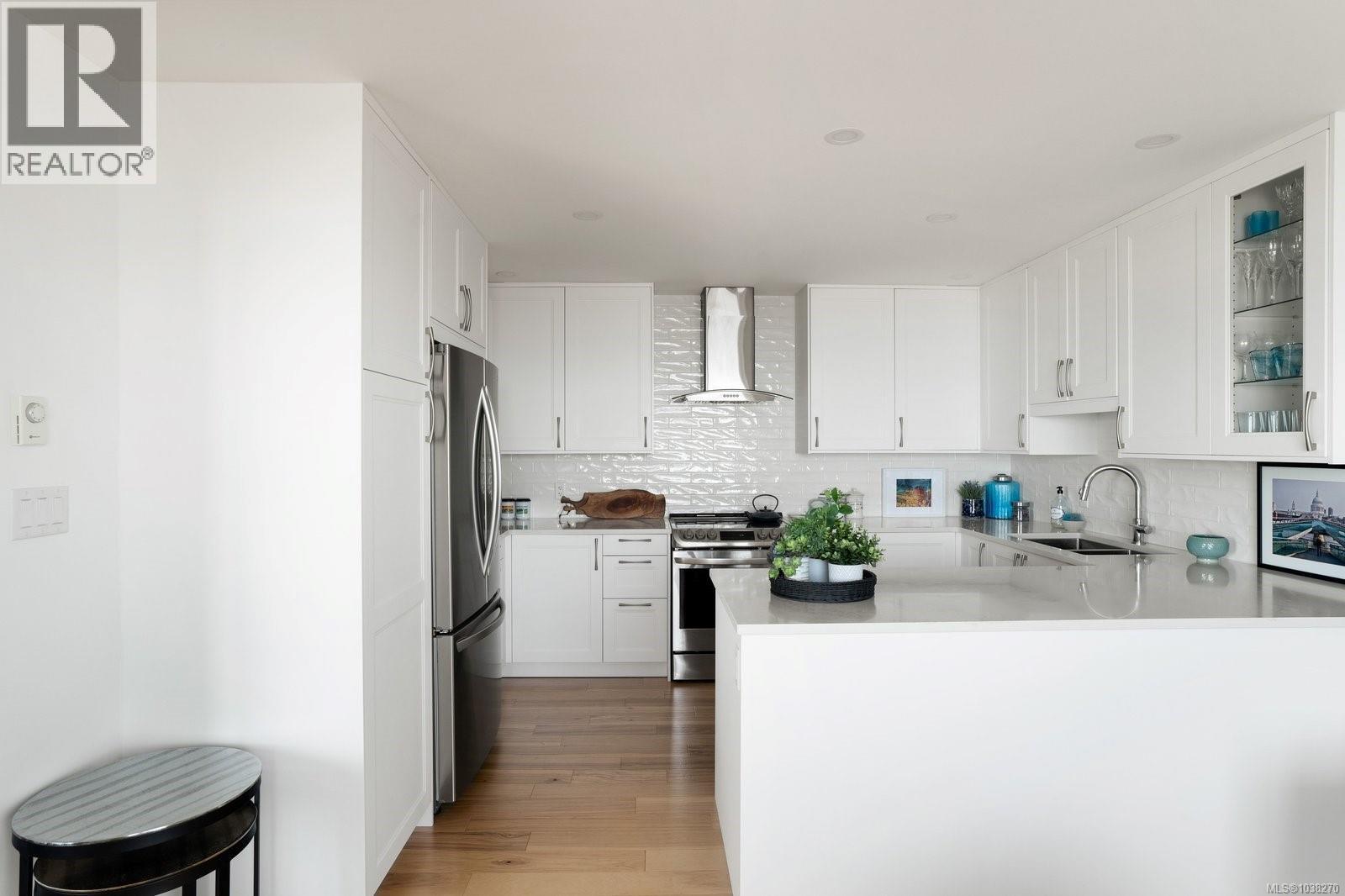 #202 1540 Dallas Rd - 15
