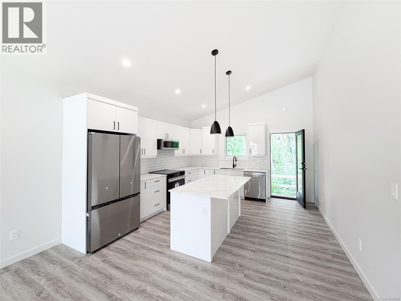 #32 3025 Royston Rd - Image 3