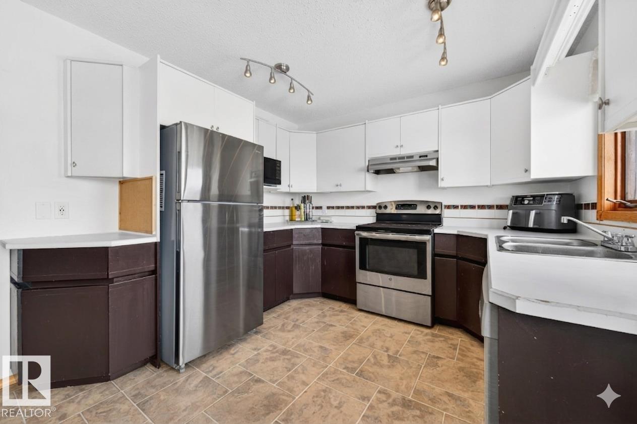 10636 110 ST - 12