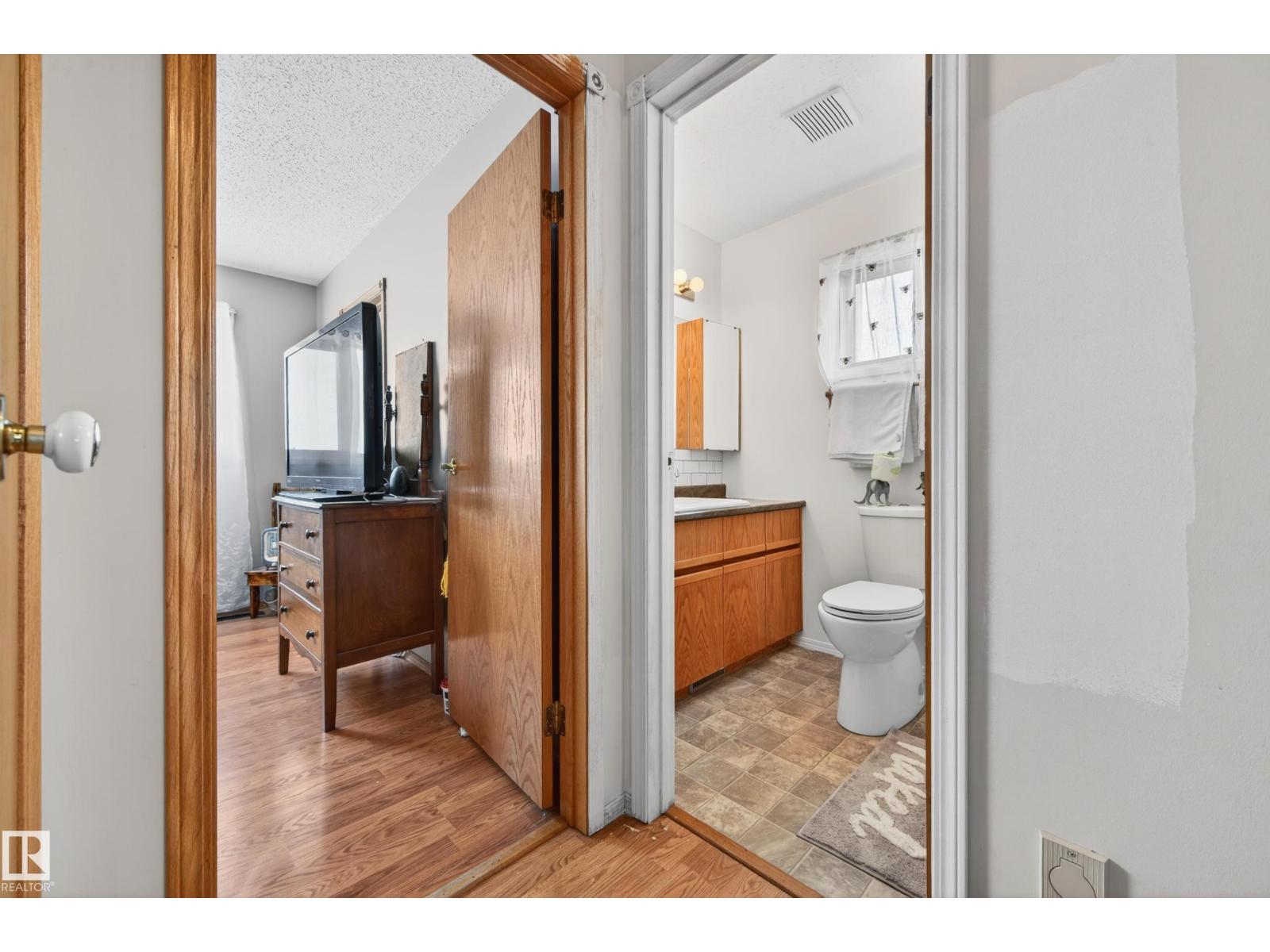 10636 110 ST - 21