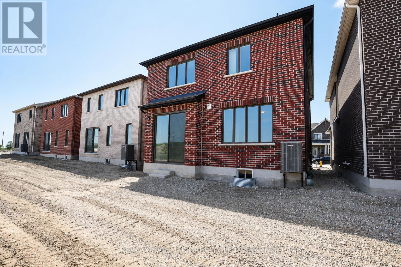 43 FOXLEY HEIGHTS - 32