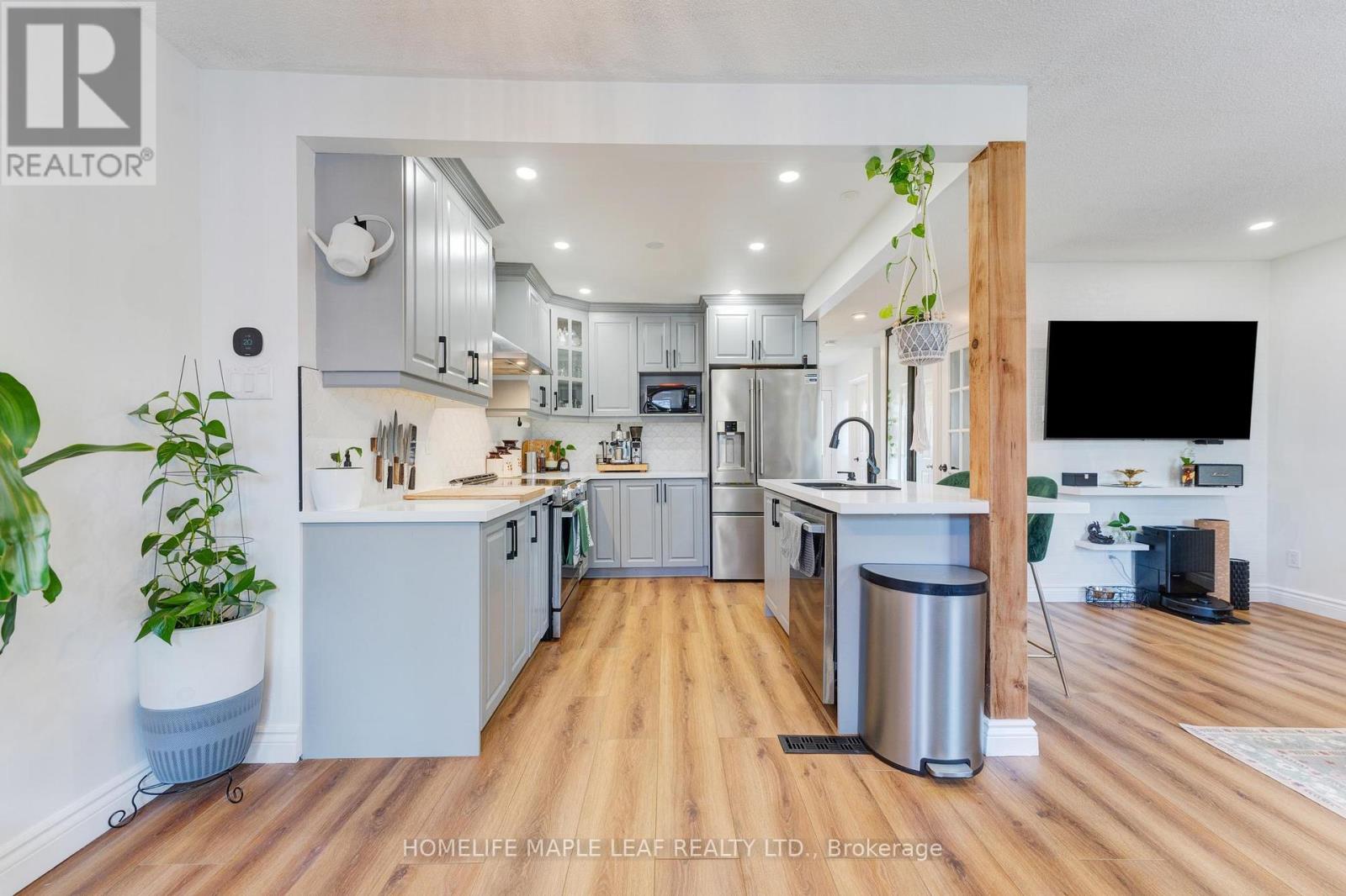 #6 121 FALCONER DRIVE - 15