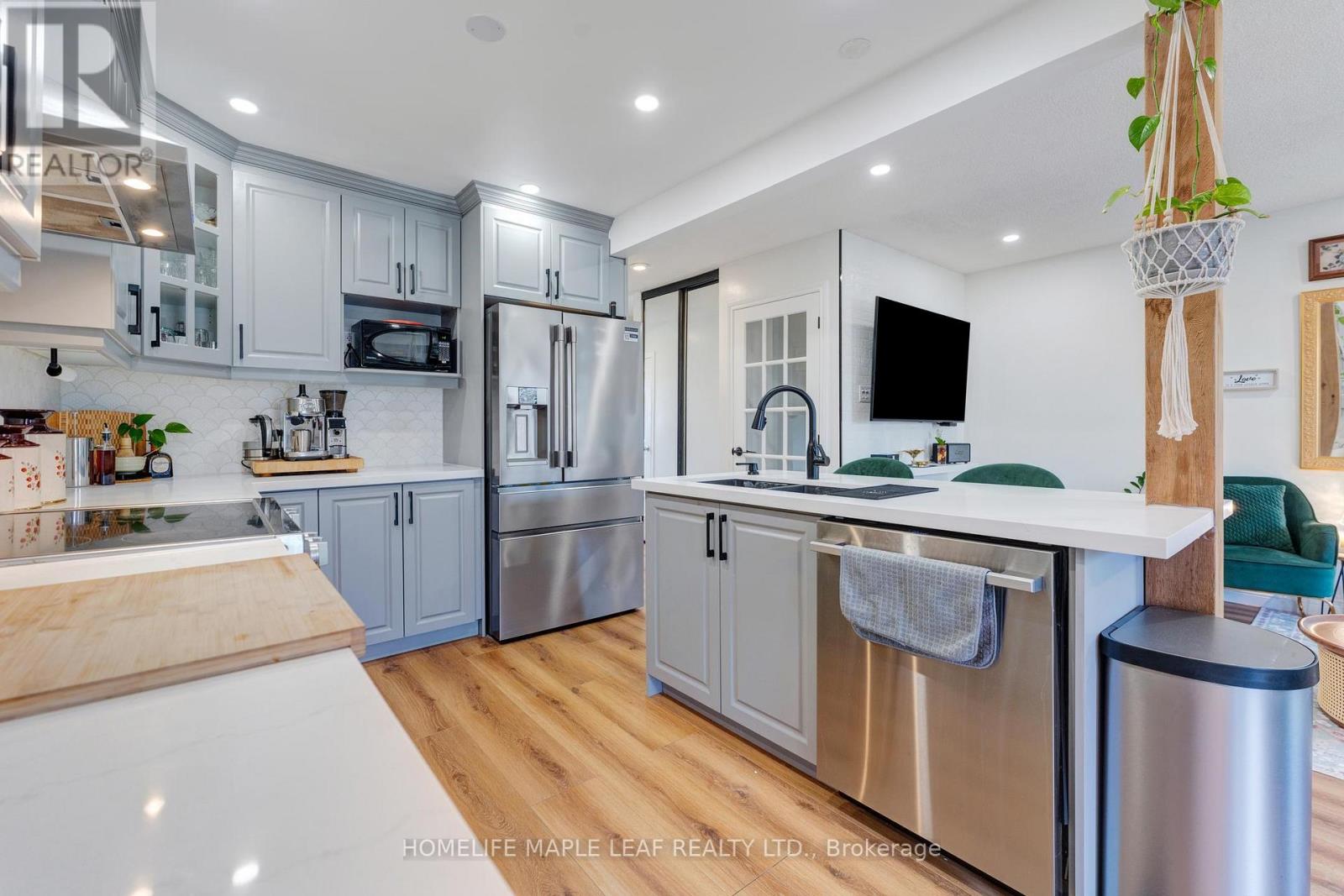#6 121 FALCONER DRIVE - 17
