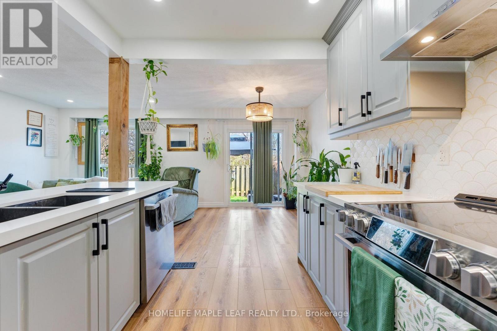 #6 121 FALCONER DRIVE - 18