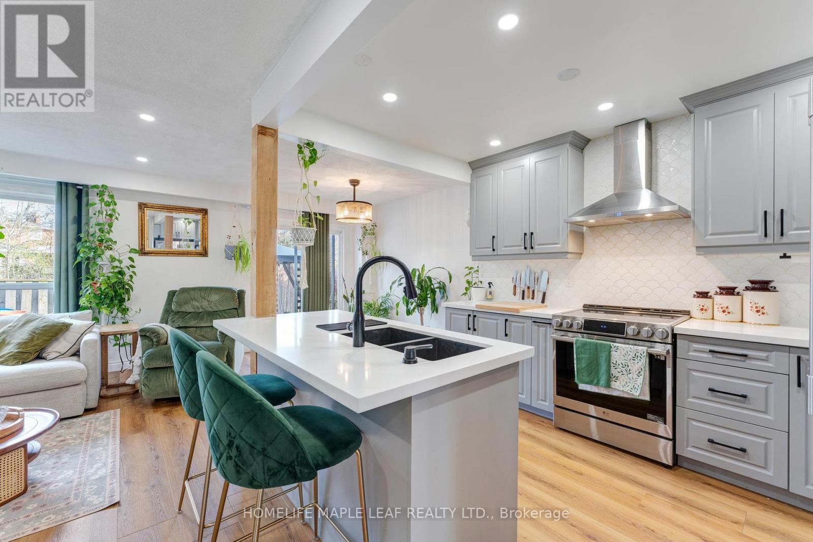#6 121 FALCONER DRIVE - 19