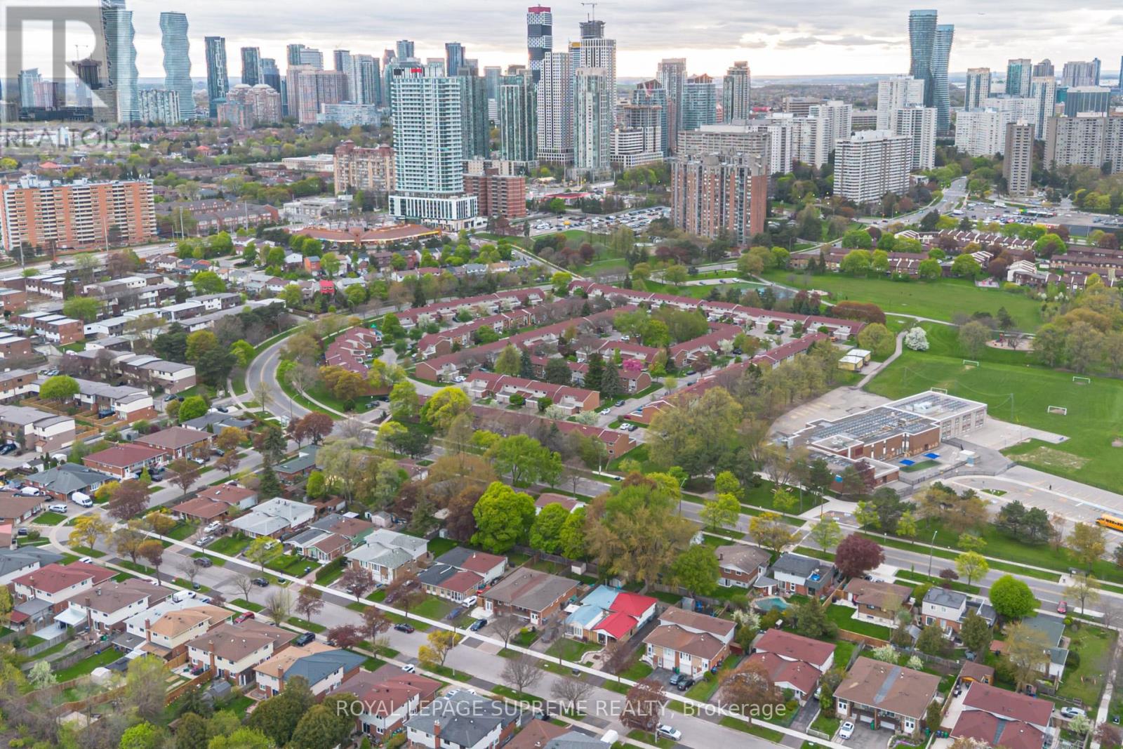 143 VOLTARIE CRESCENT - 40