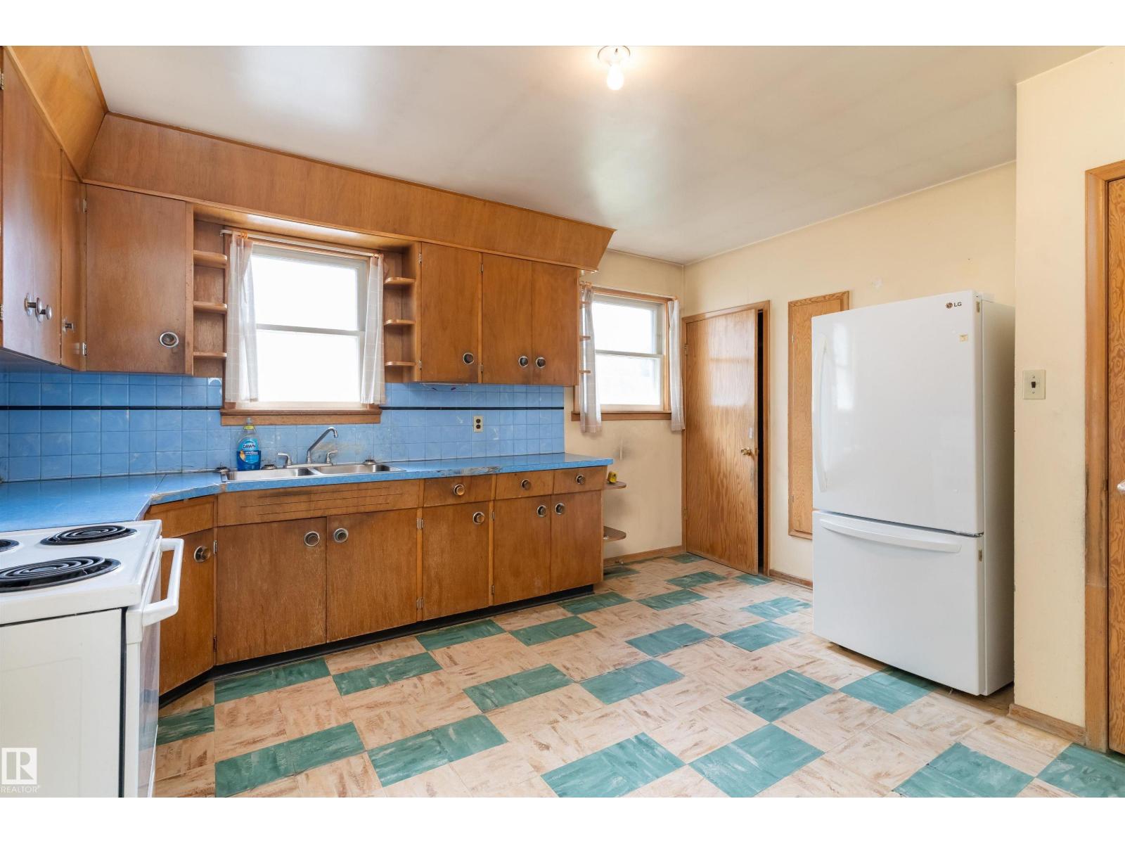 12764 118 ST NW - 11
