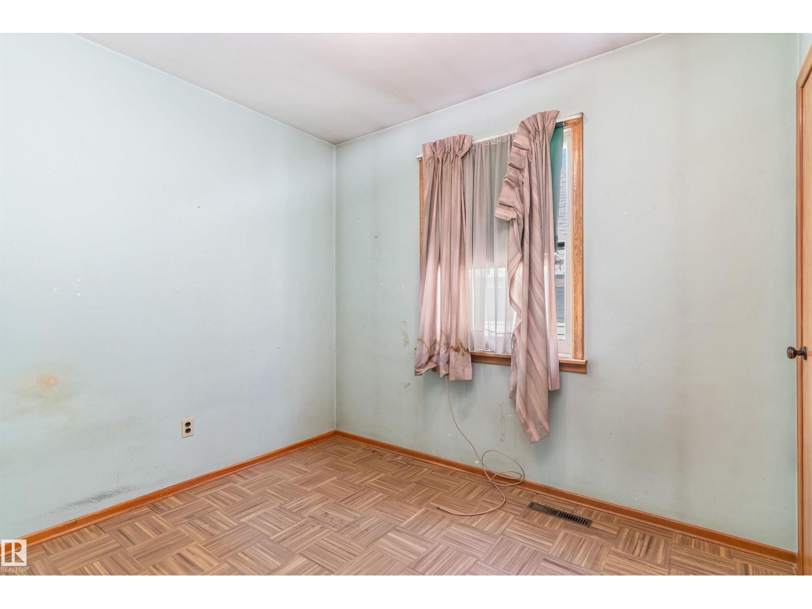 12764 118 ST NW - 16