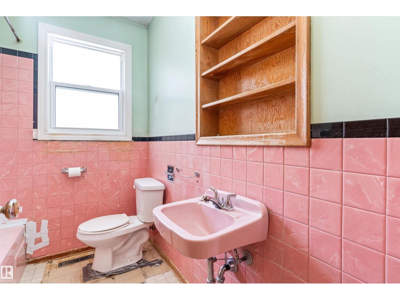 12764 118 ST NW - 18