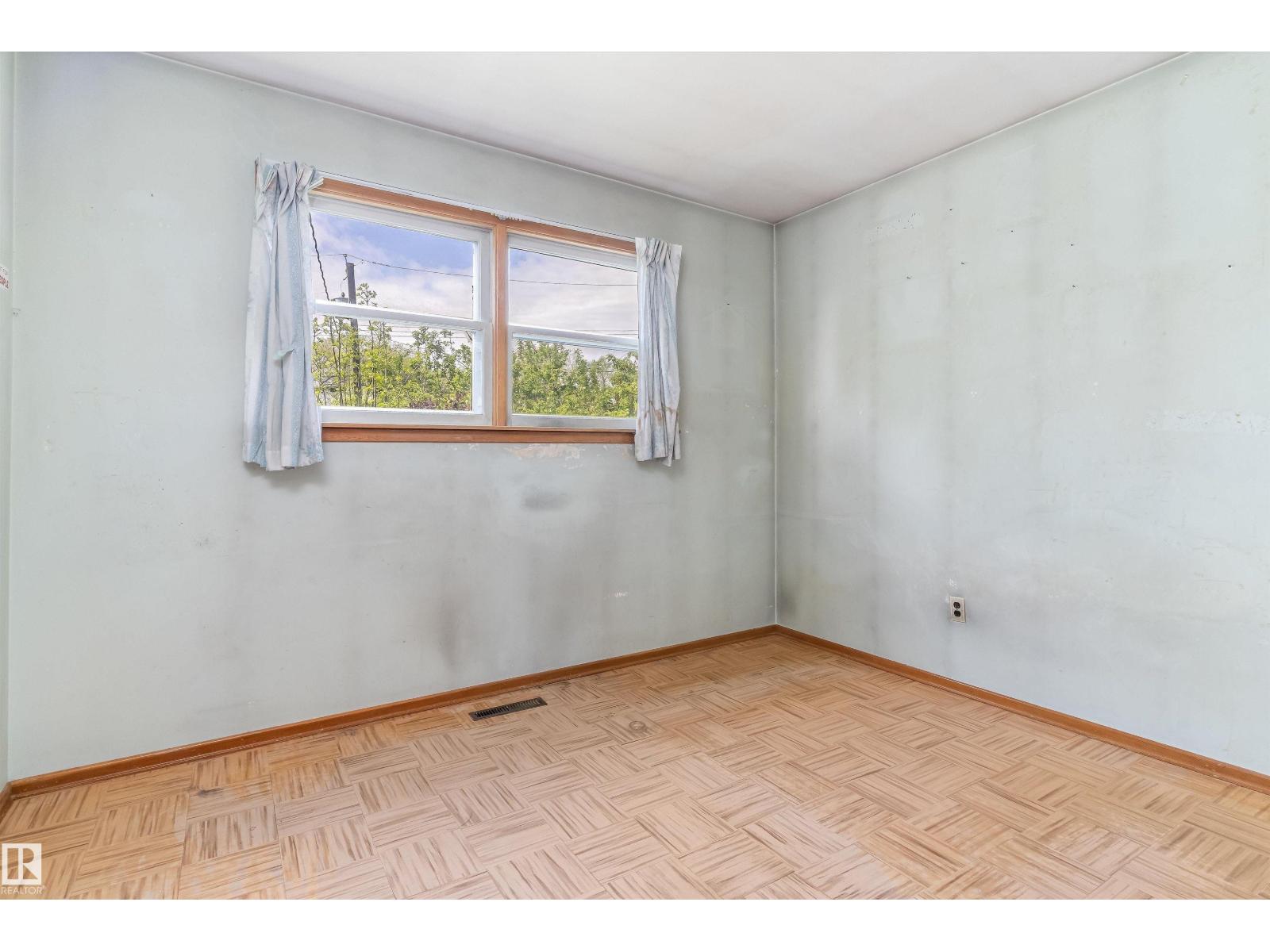 12764 118 ST NW - 19