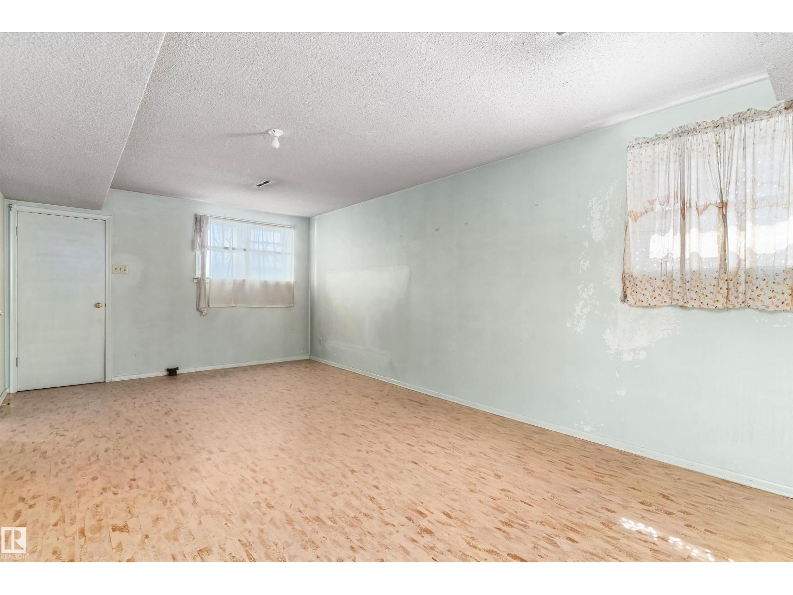 12764 118 ST NW - 24