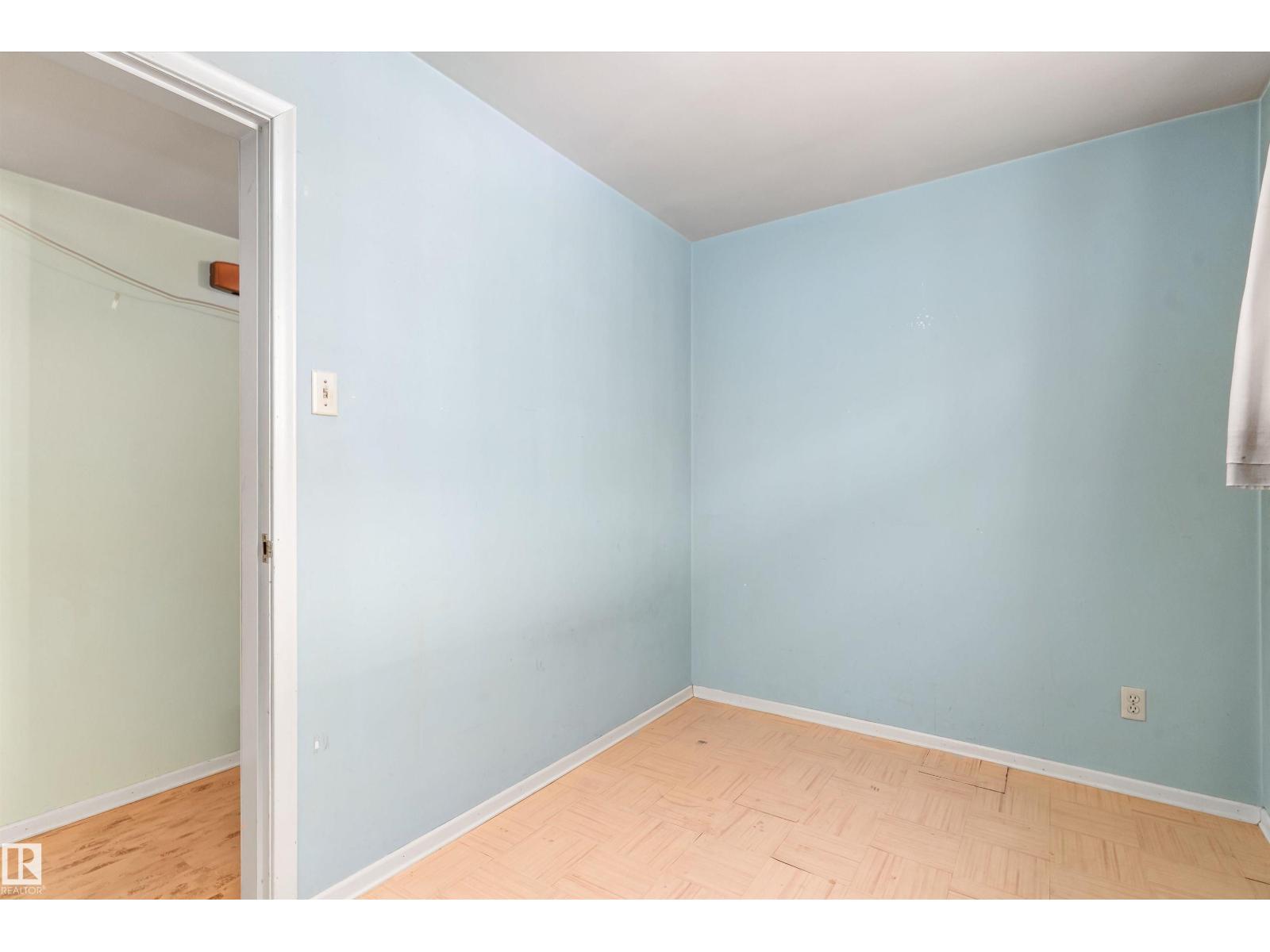 12764 118 ST NW - 29