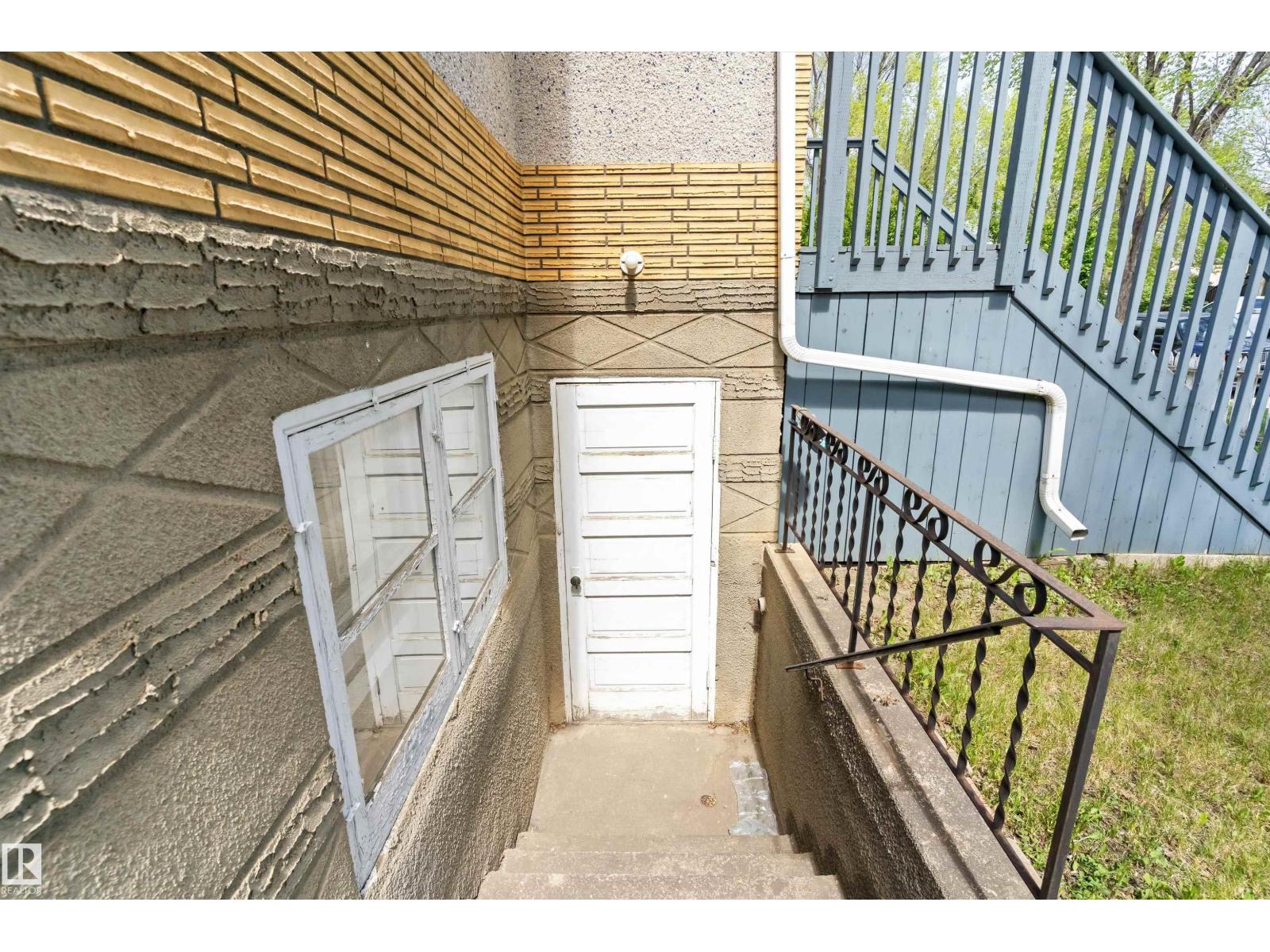 12764 118 ST NW - 32