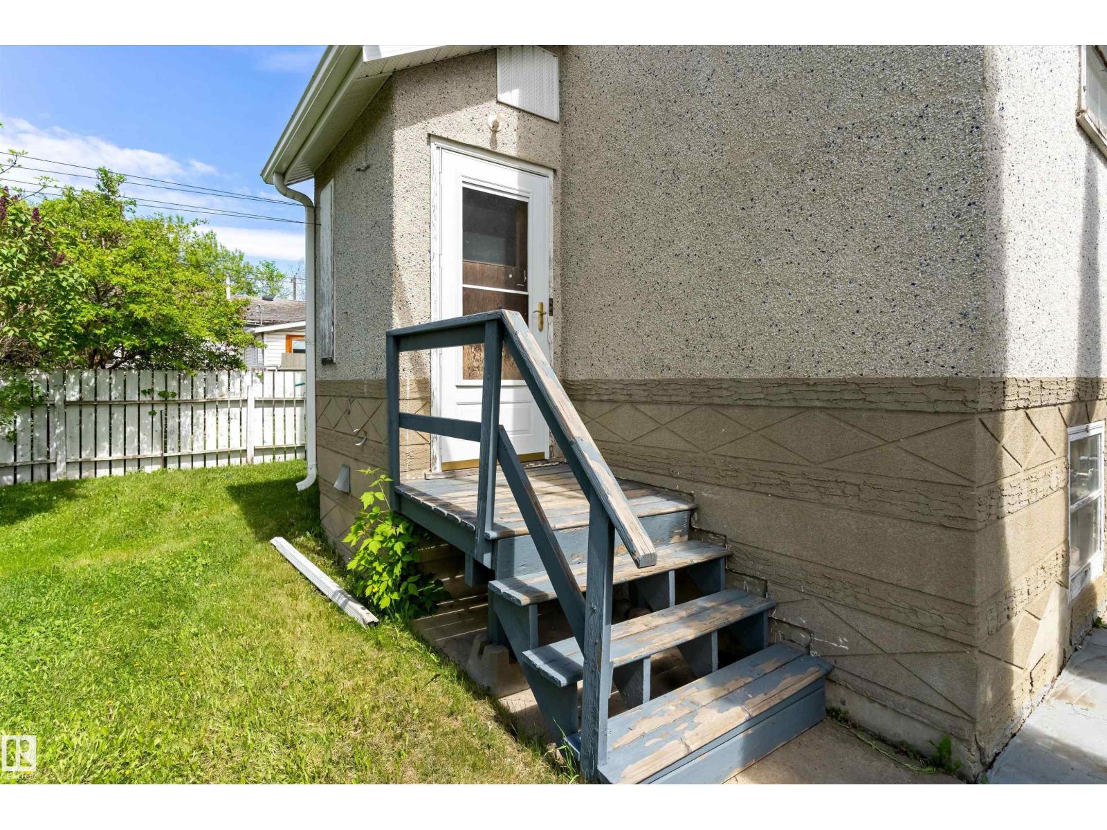 12764 118 ST NW - 34