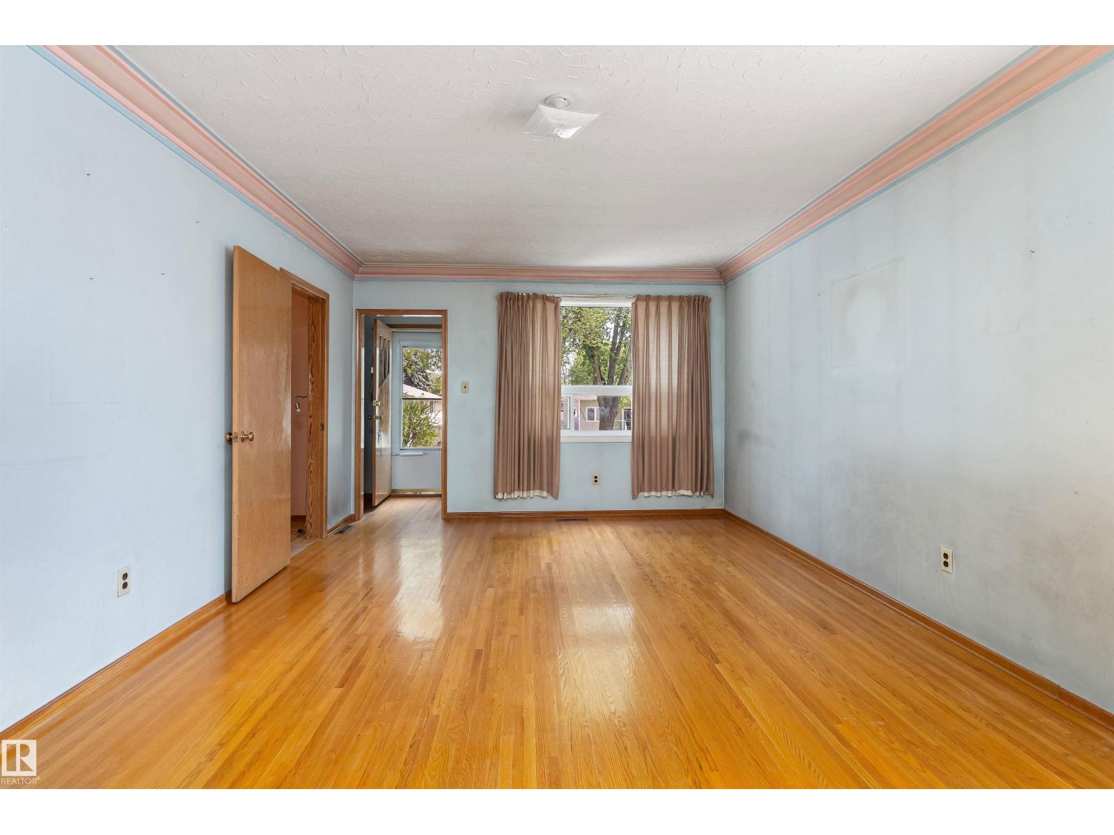 12764 118 ST NW - 4