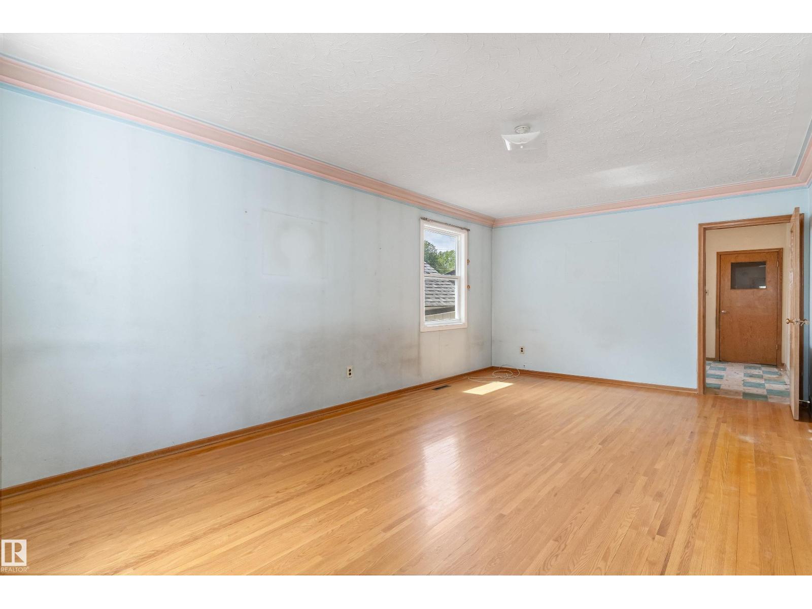 12764 118 ST NW - 5