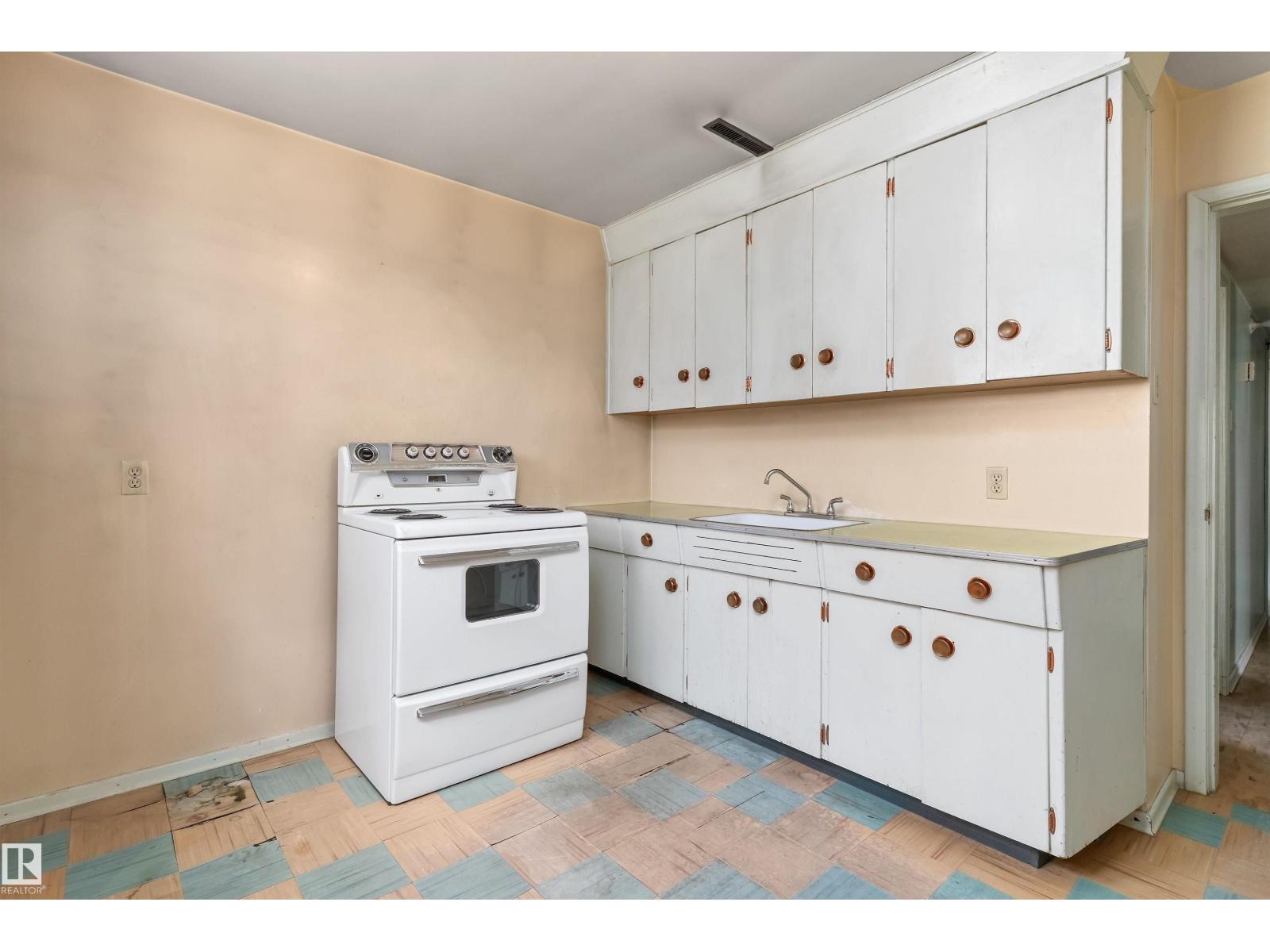 12764 118 ST NW - 7
