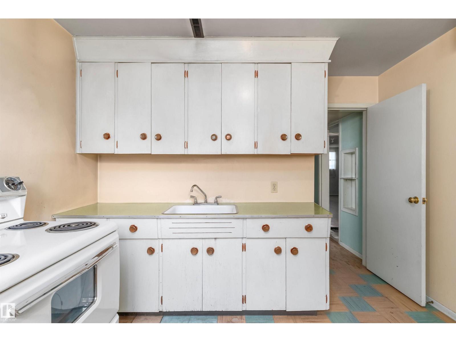 12764 118 ST NW - 8