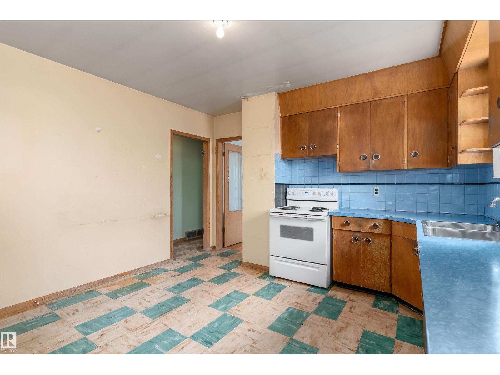 12764 118 ST NW - 9