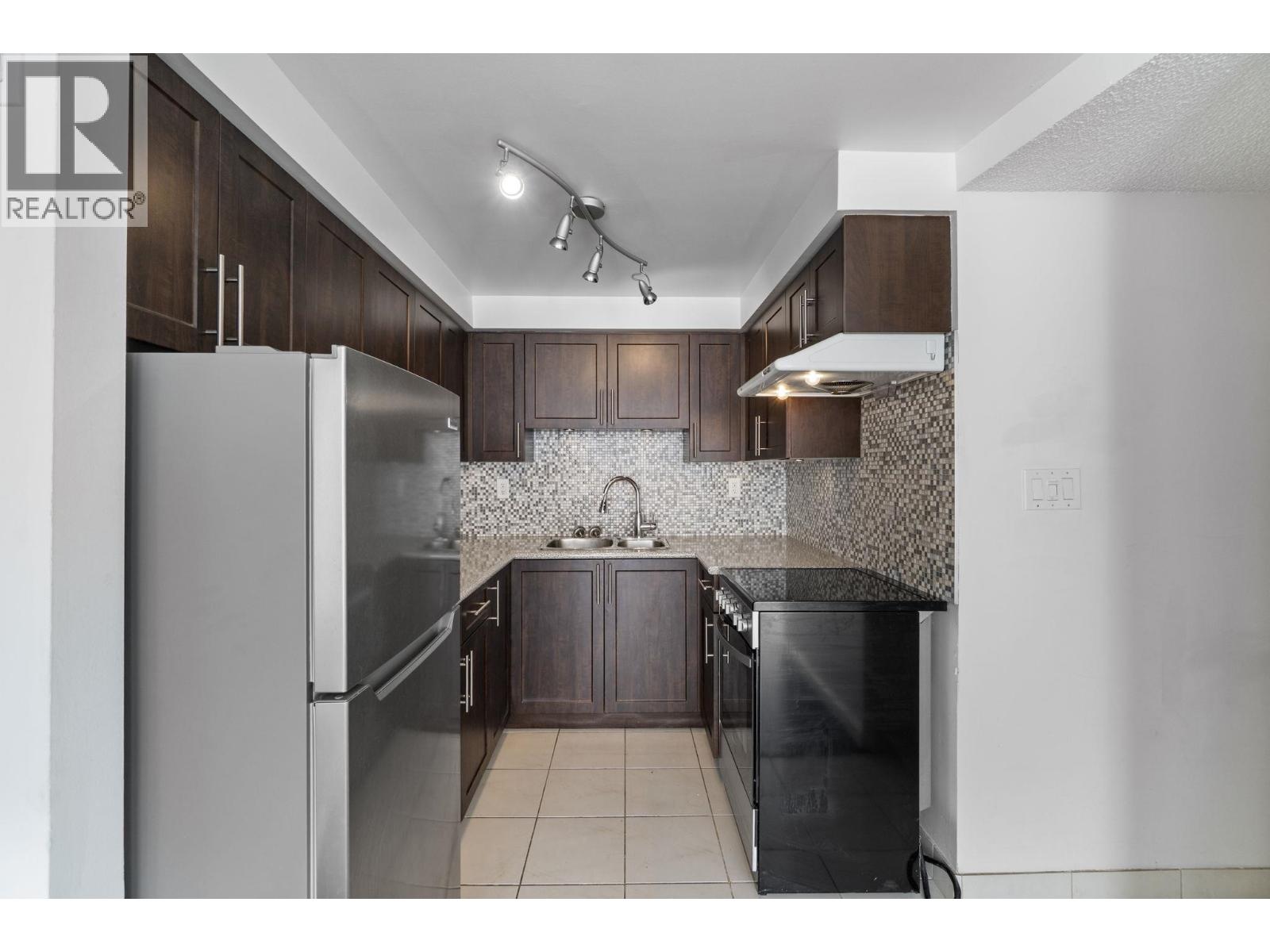 207 1270 ROBSON STREET