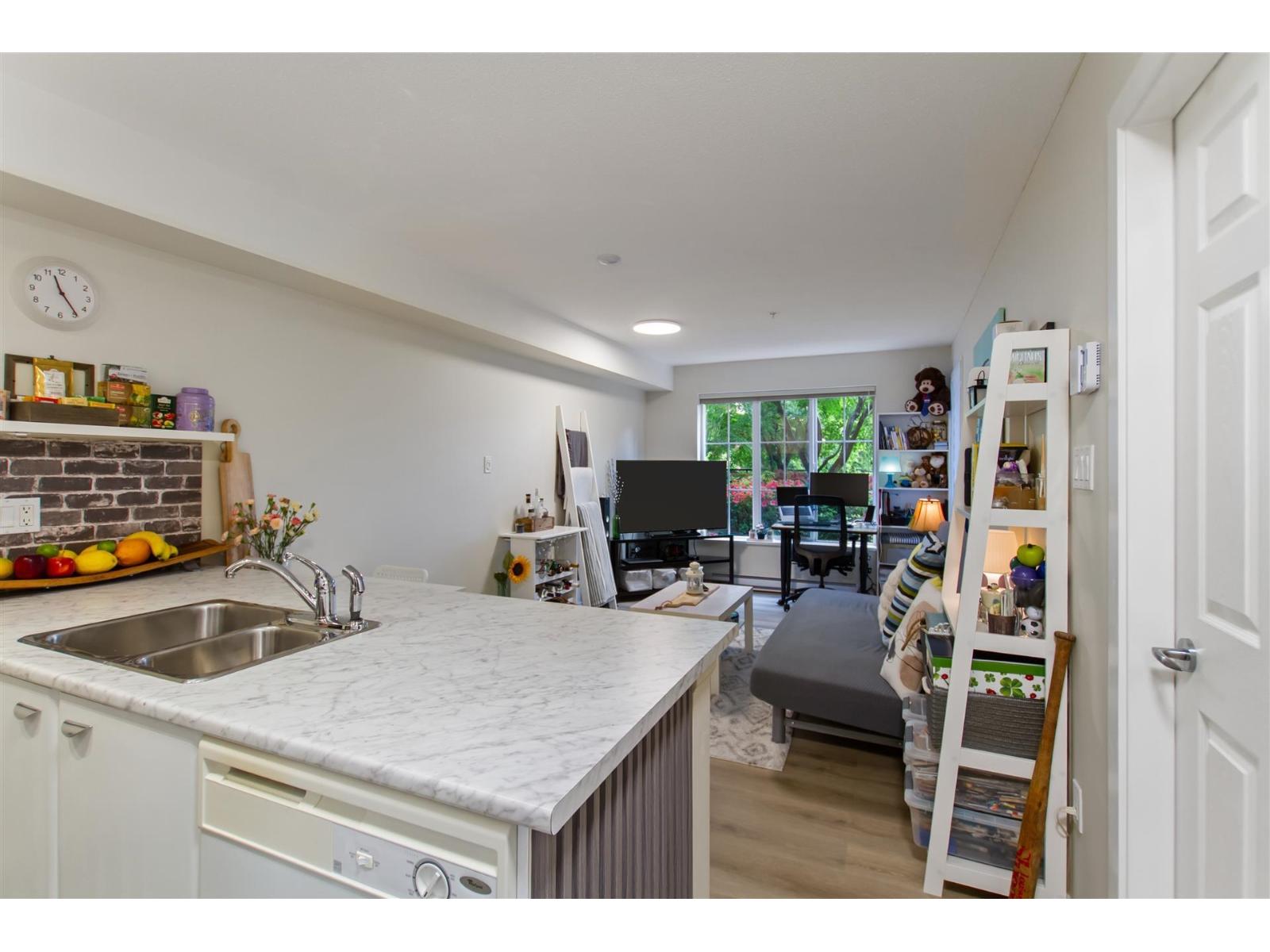 107 14877 100 Avenue - photo 2