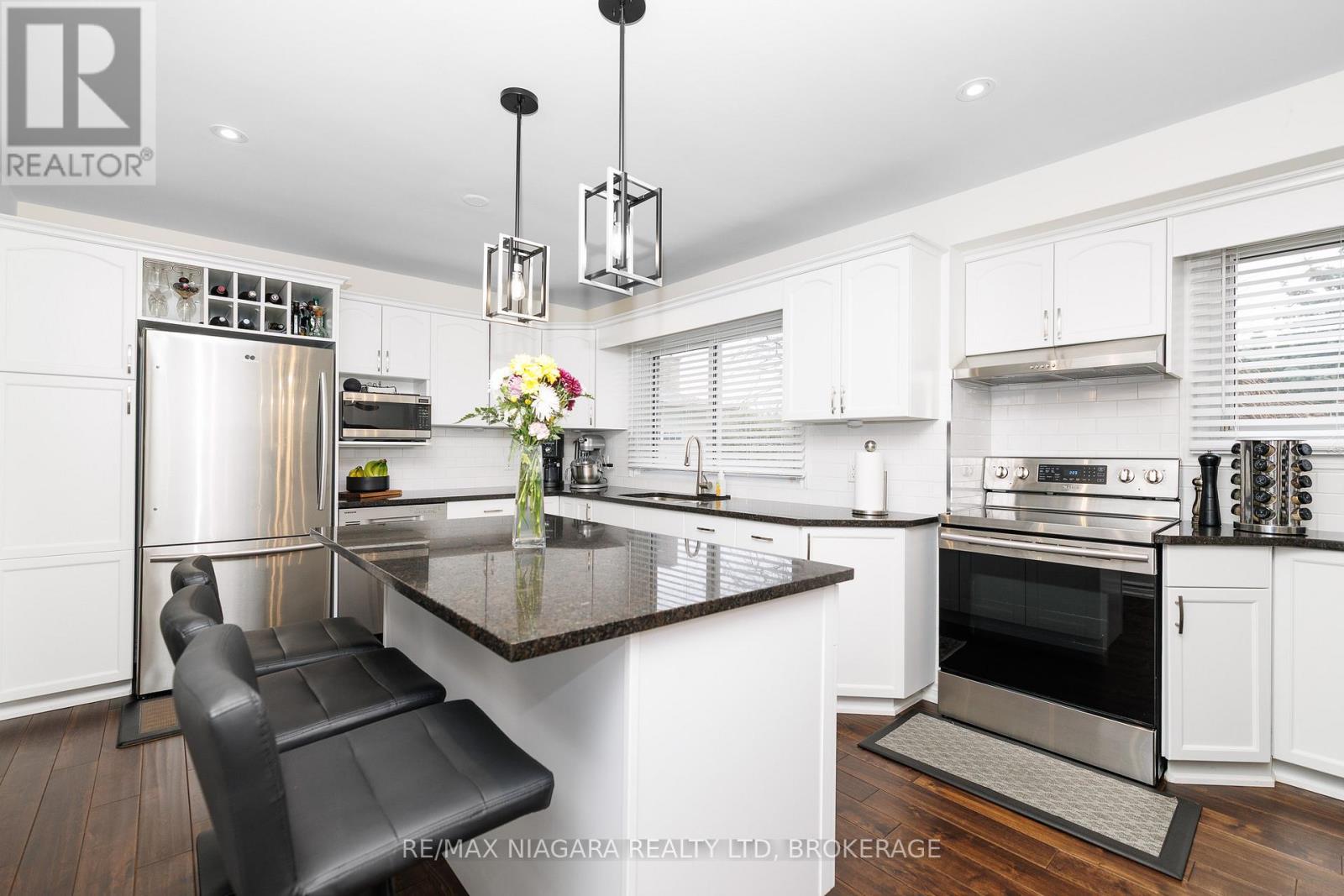 7013 GLENGOWAN CRESCENT - 7