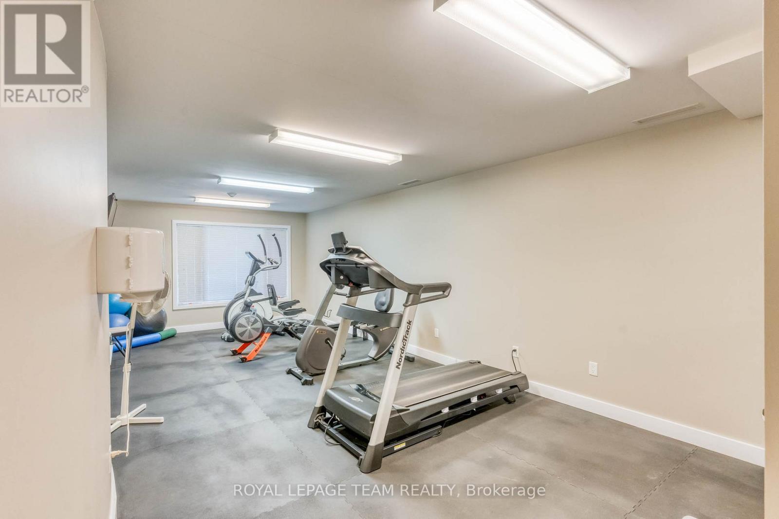 #204 100 JAMIESON STREET - 26