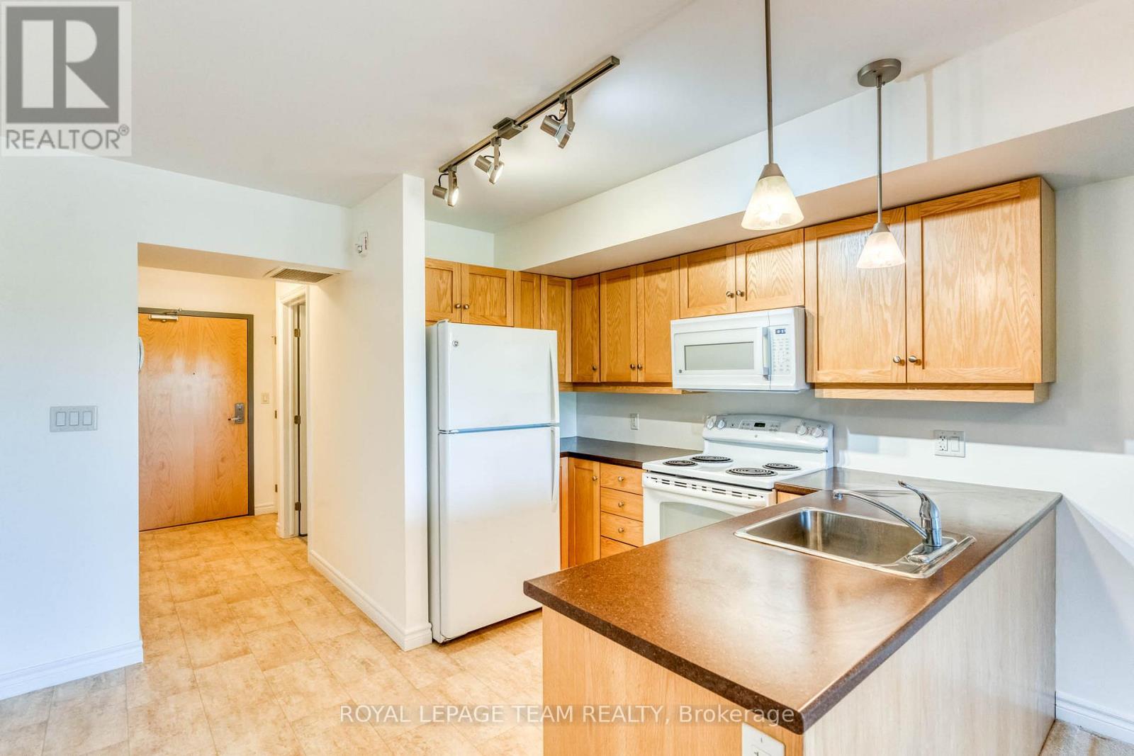 #204 100 JAMIESON STREET - 7