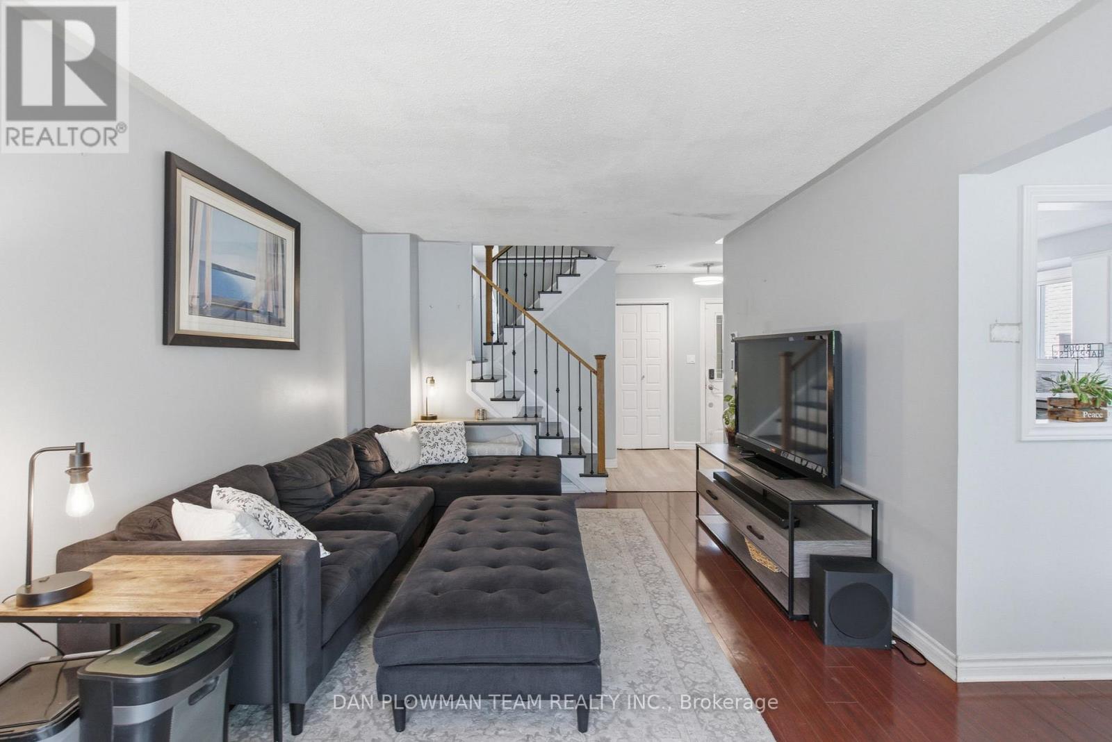 653 BERWICK CRESCENT - 12