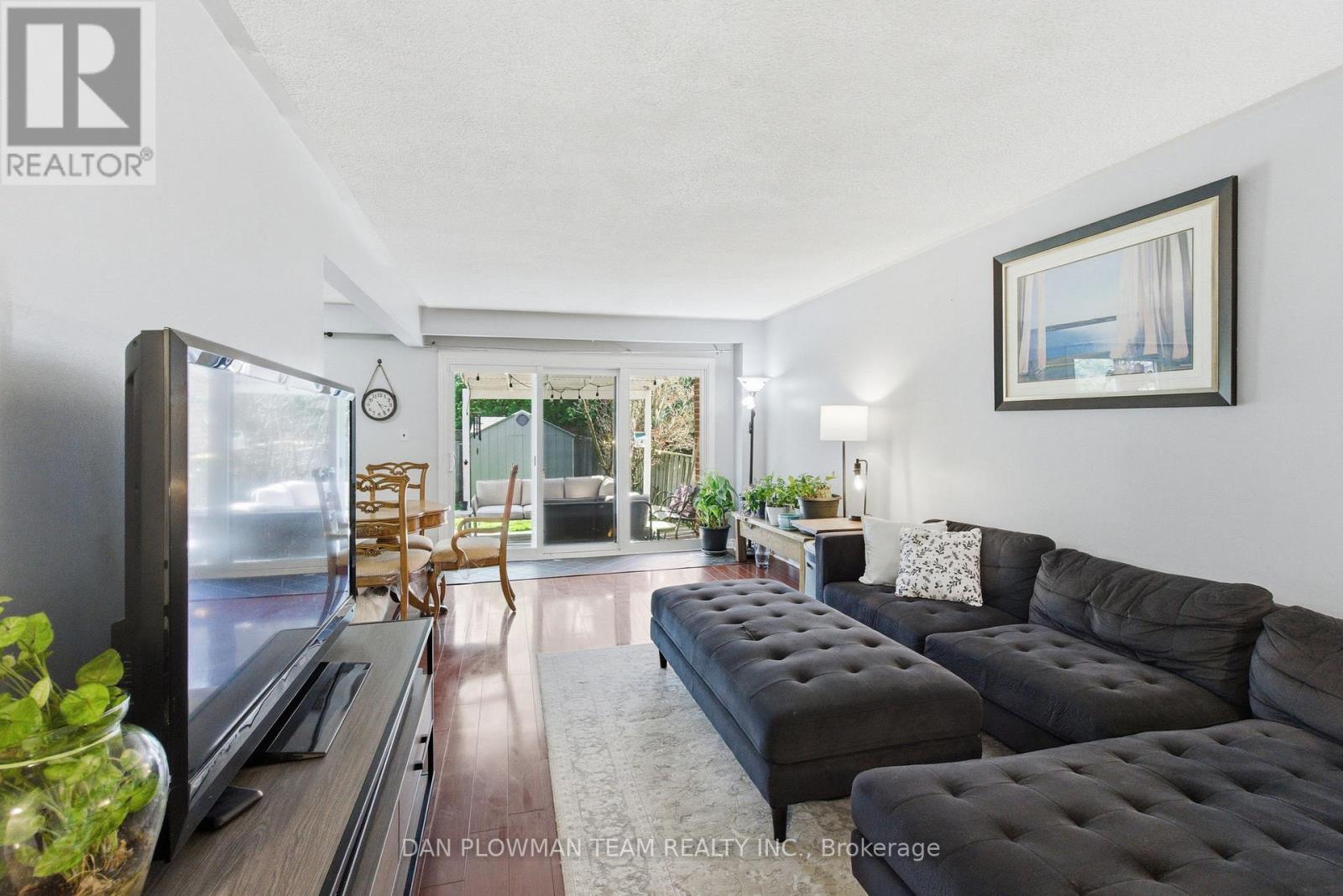 653 BERWICK CRESCENT - 13
