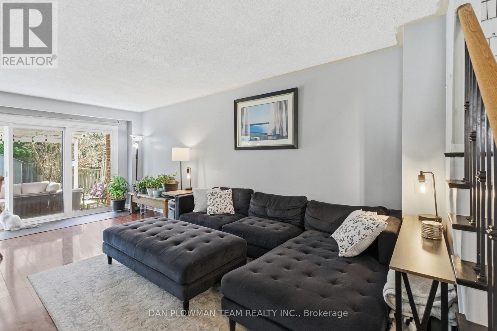 653 BERWICK CRESCENT - 14