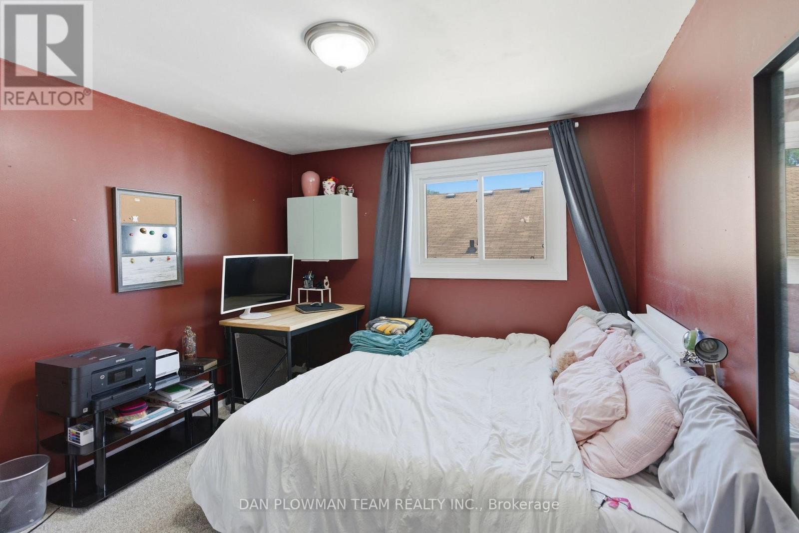 653 BERWICK CRESCENT - 17