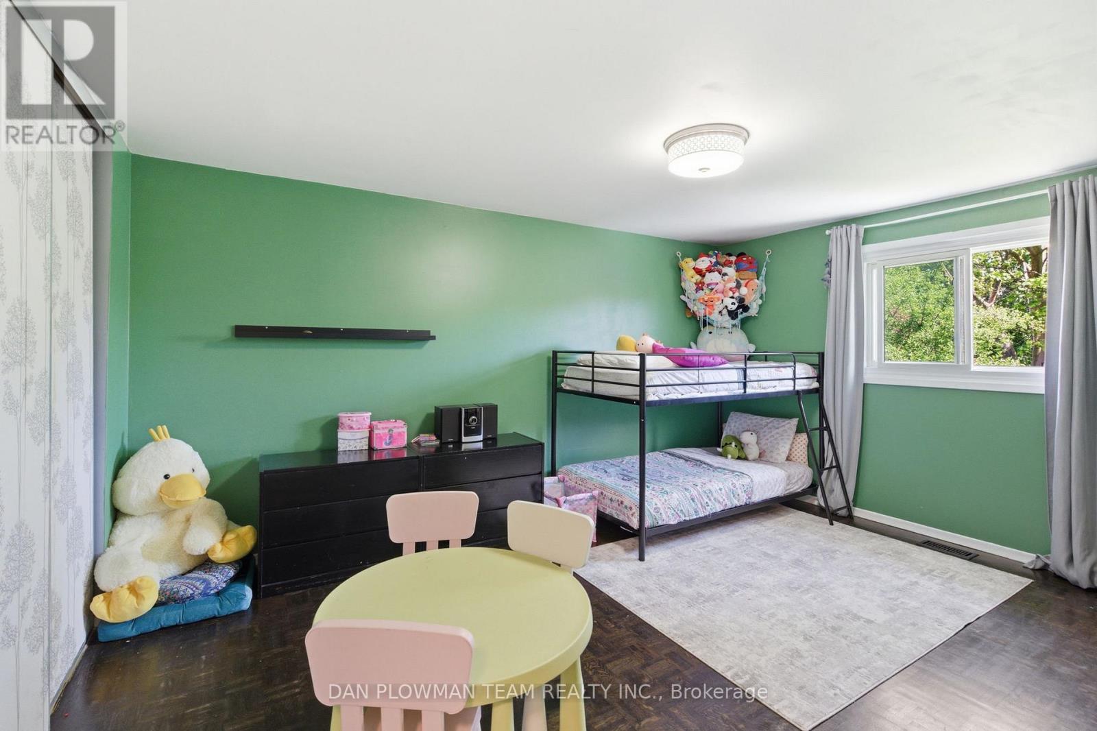 653 BERWICK CRESCENT - 20
