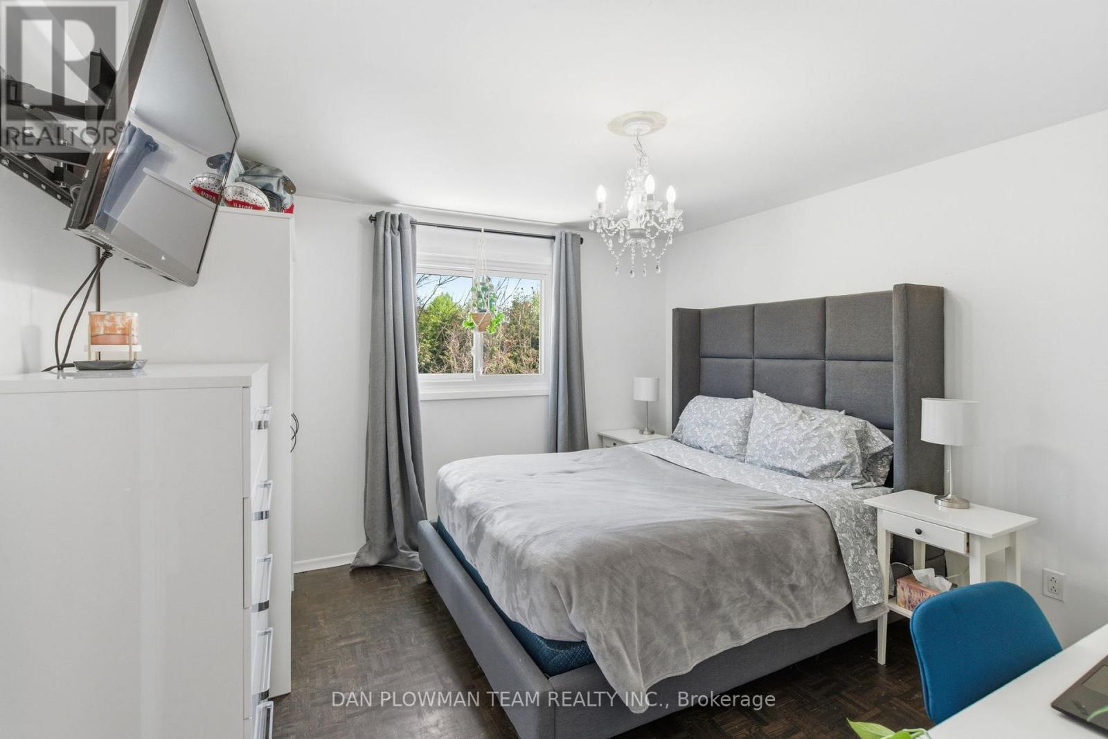 653 BERWICK CRESCENT - 23