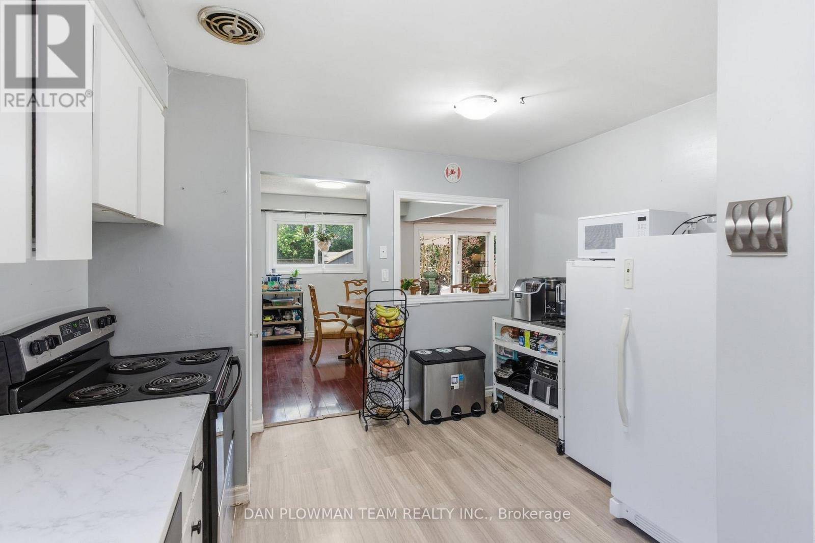 653 BERWICK CRESCENT - 9