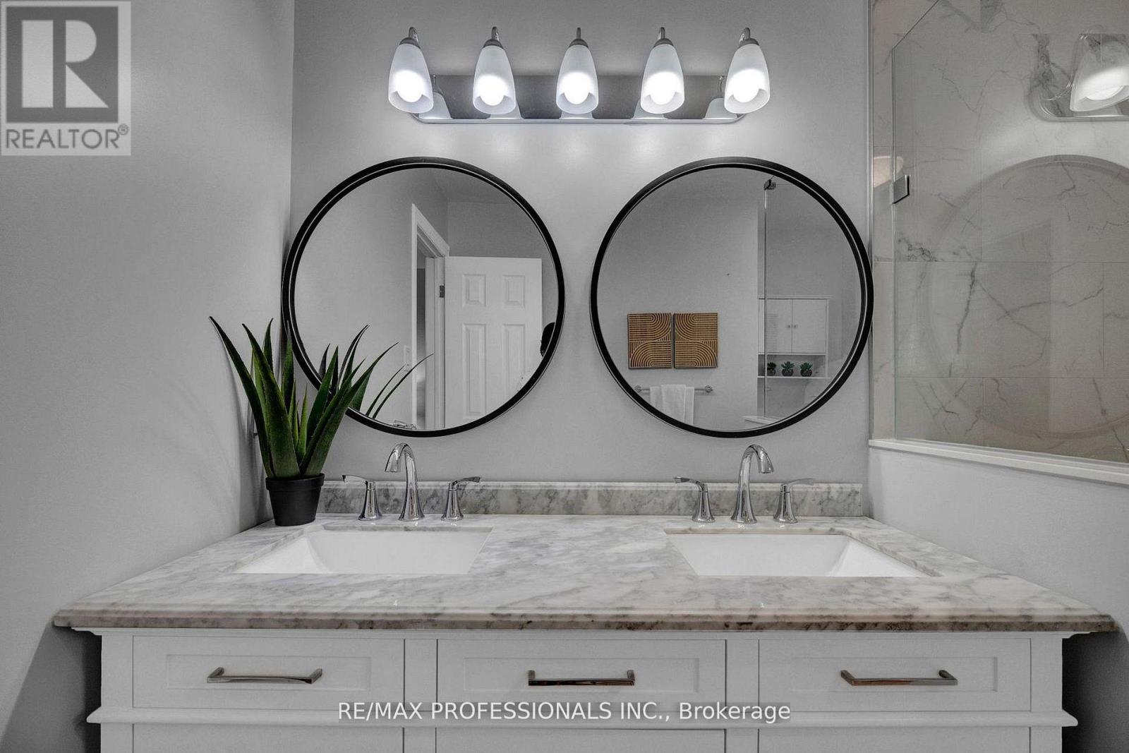 45 RESOLUTE CRESCENT - 33