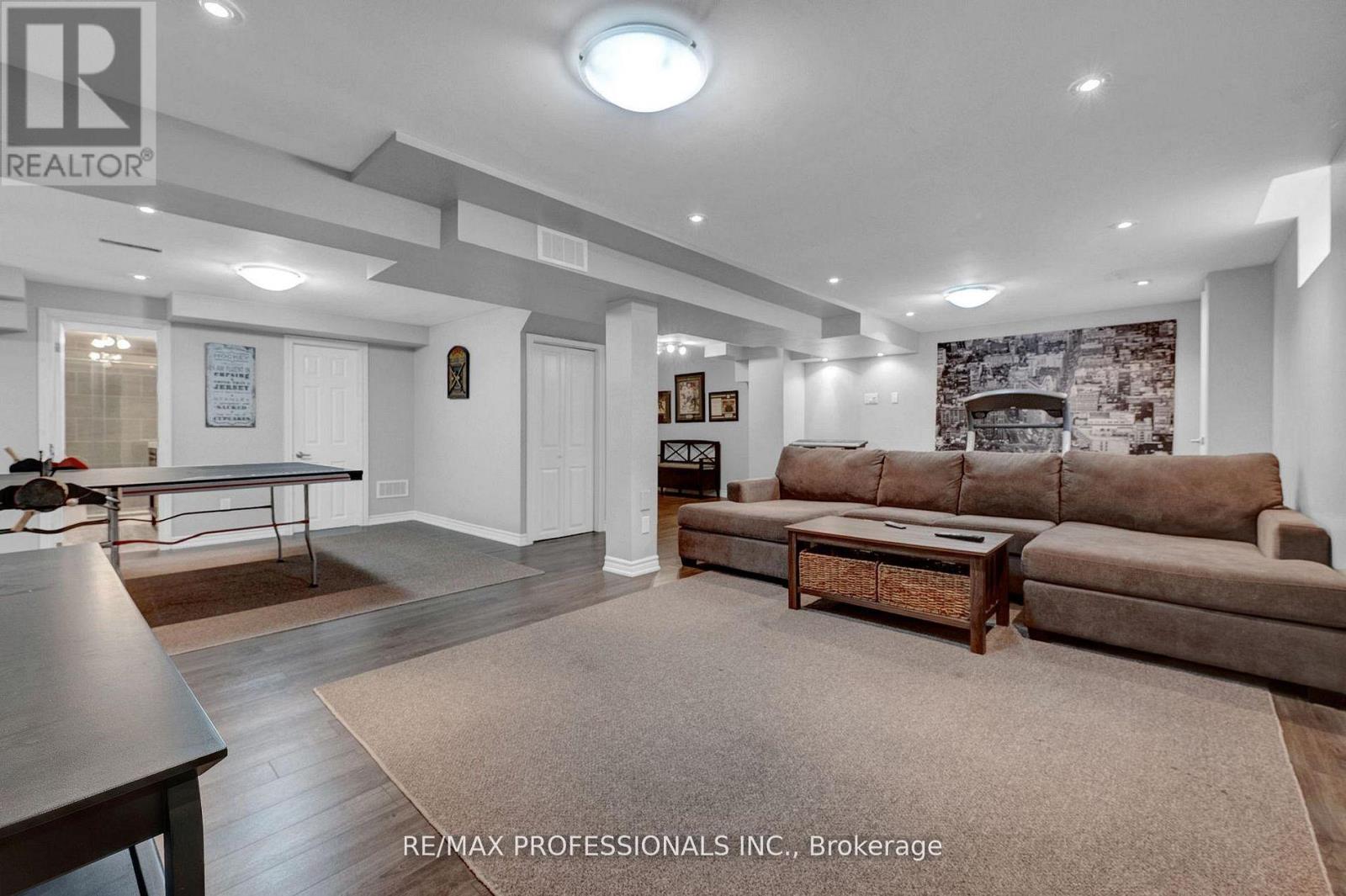 45 RESOLUTE CRESCENT - 41