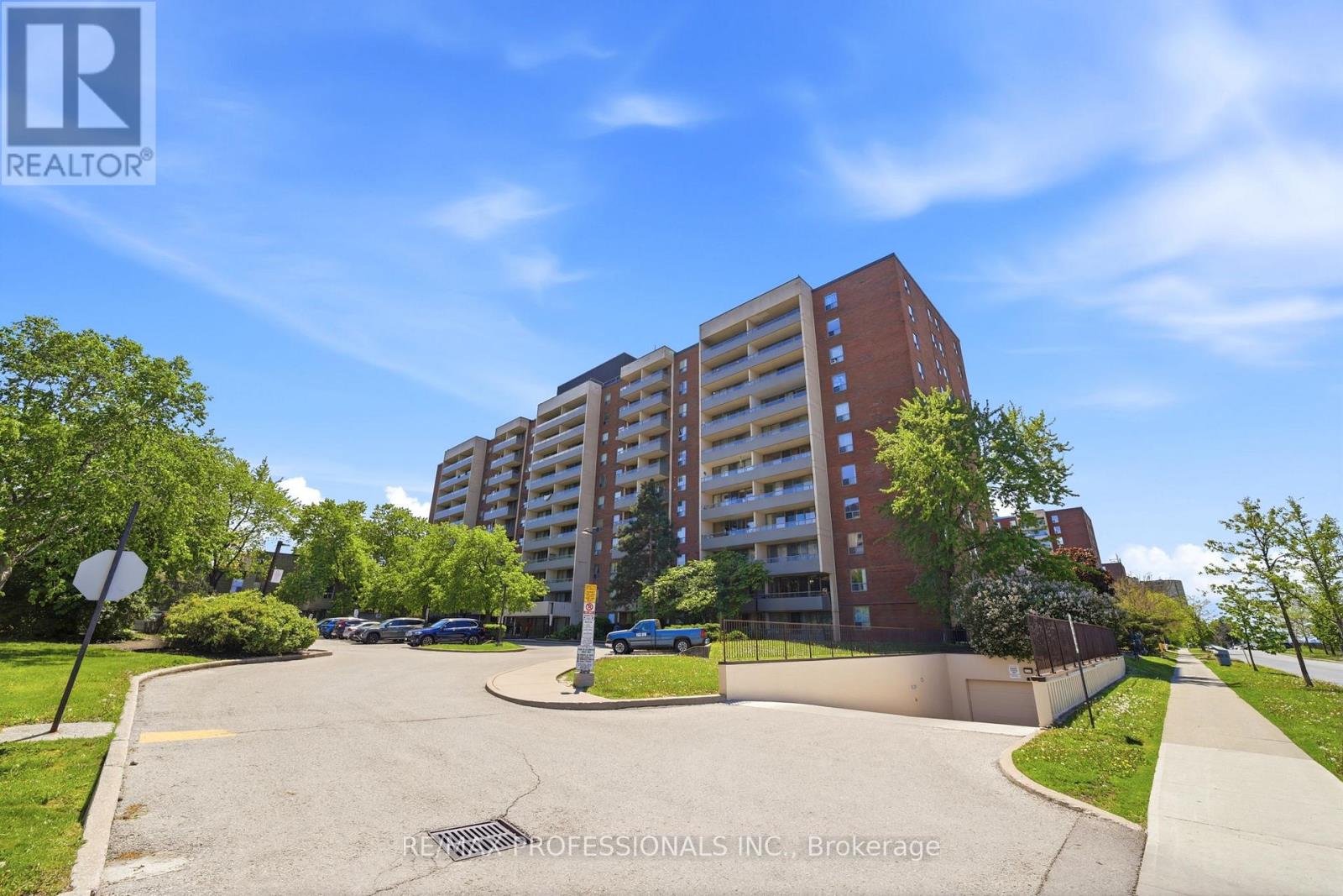 #204 19 FOUR WINDS DRIVE - Image 3