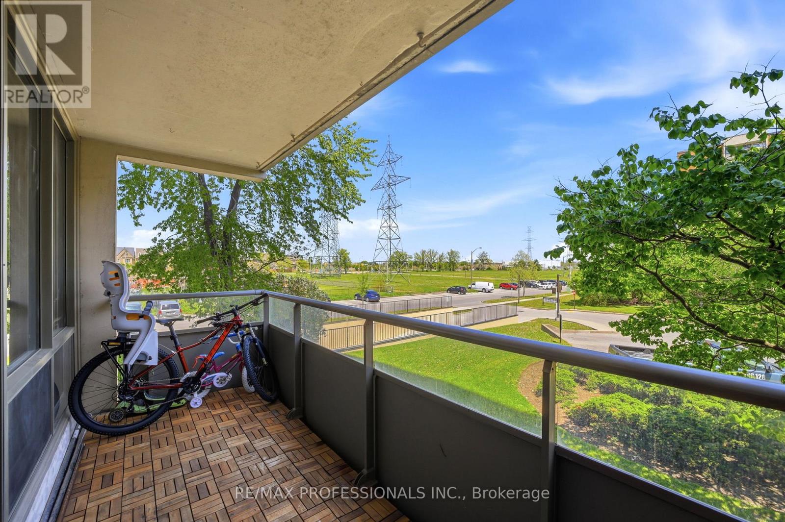 #204 19 FOUR WINDS DRIVE - 35