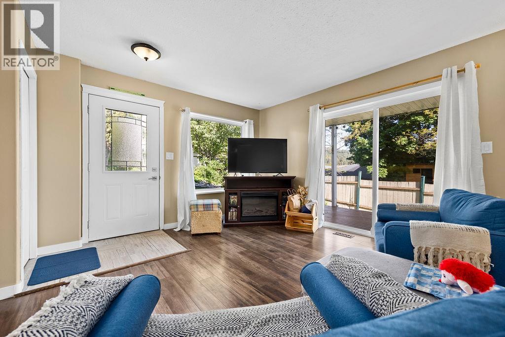 #4 167 Cliffview Drive - 3