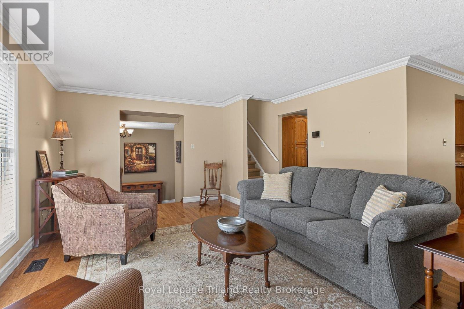 157 STANLEY STREET N - 10