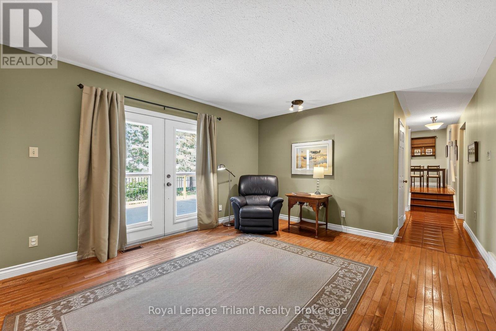 157 STANLEY STREET N - 20