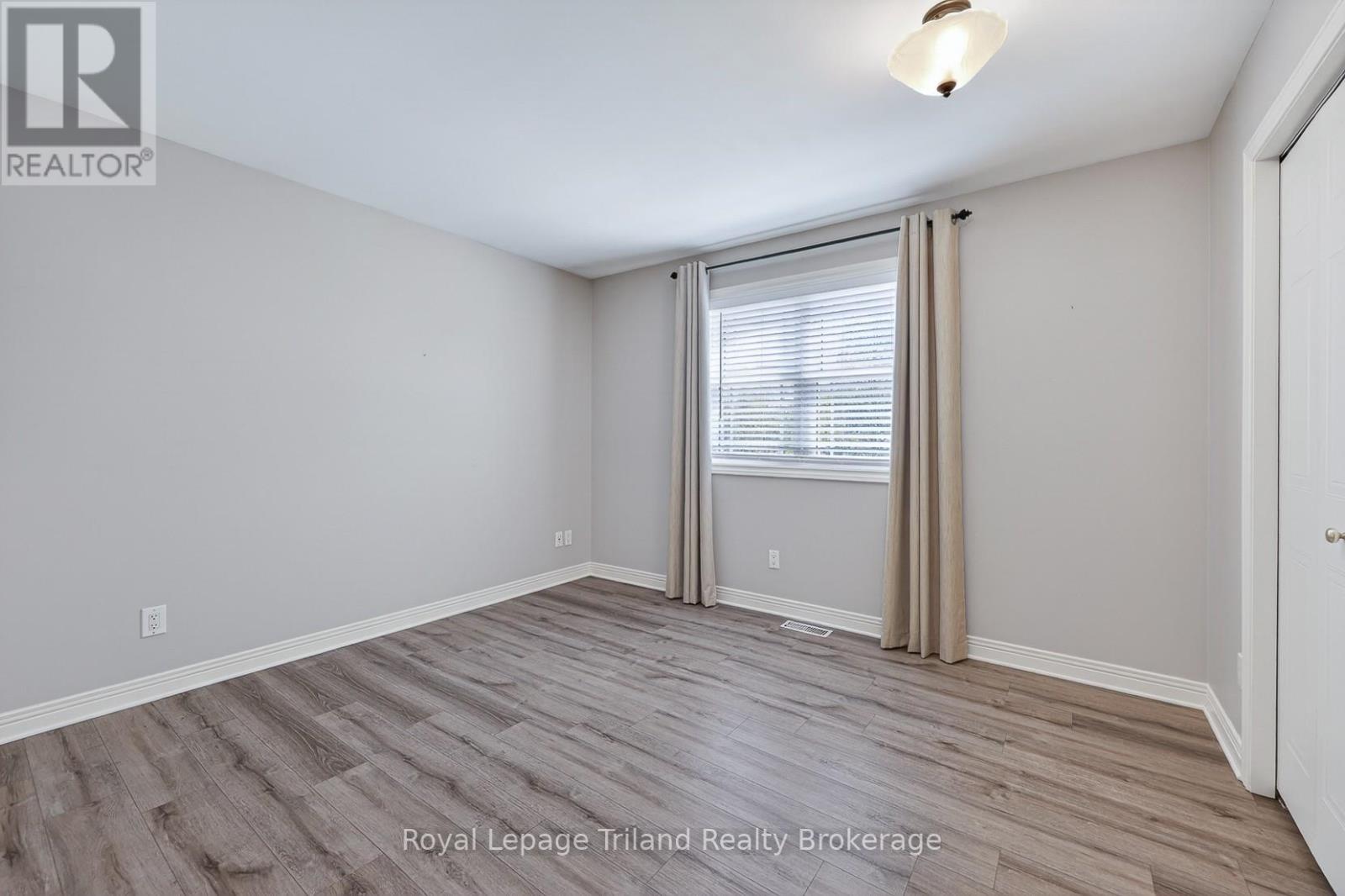 157 STANLEY STREET N - 25