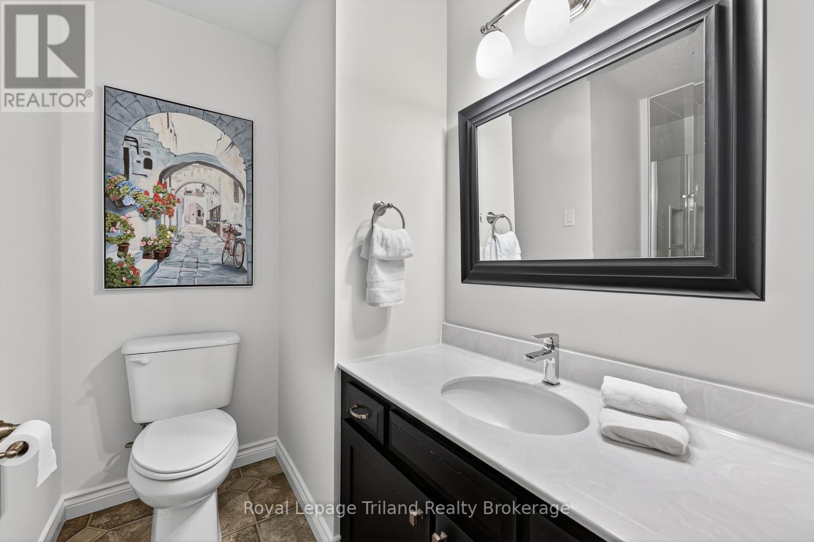 157 STANLEY STREET N - 29