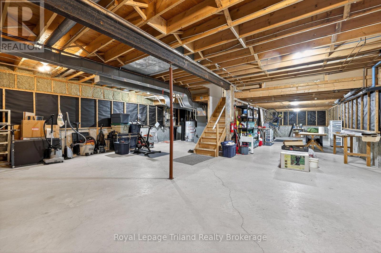 157 STANLEY STREET N - 32