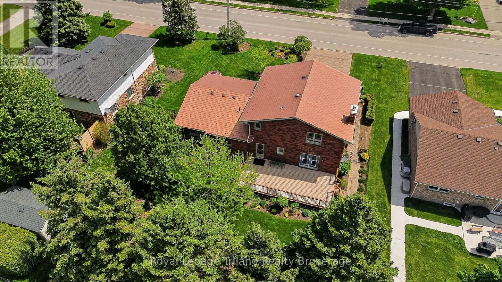 157 STANLEY STREET N - 35