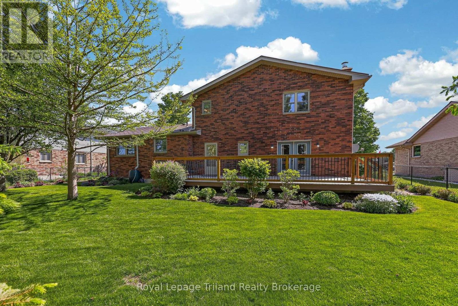 157 STANLEY STREET N - 36